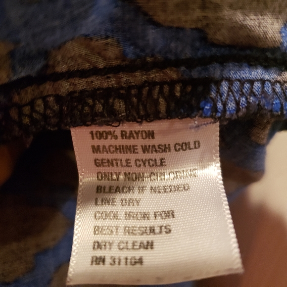 3/$10 Crown & Ivy 100% rayon ankle pants - Picture 4 of 4